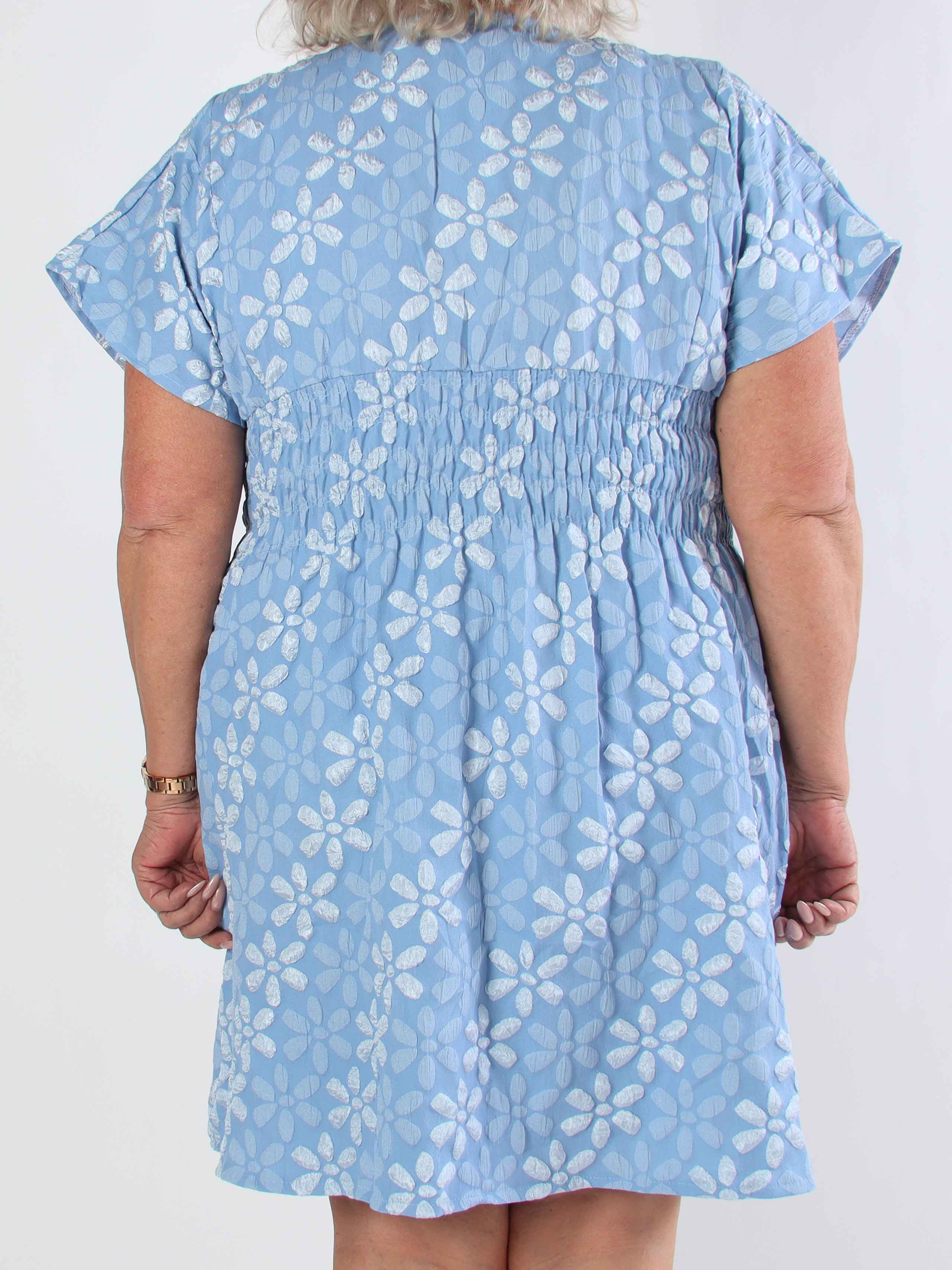 Pams Bloom Short - Feminin plus size kjole med blomstermotiver